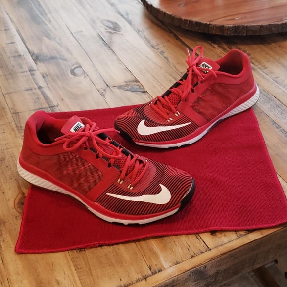 red and black nike zoom